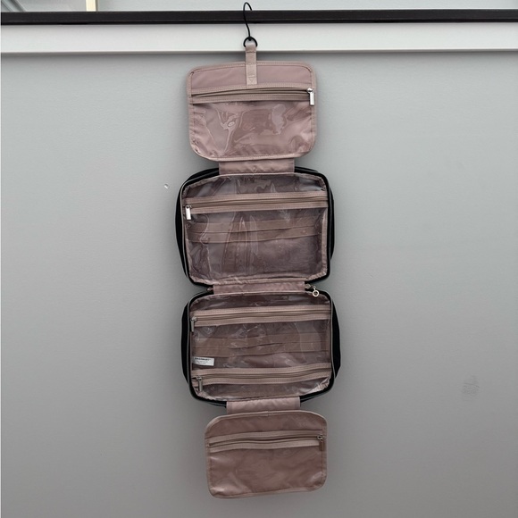 Bagsmart Toiletries Bag. - Picture 4 of 10